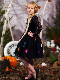 Платье чёрное пышное кружевное с разноцветными цветами фото