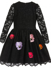 Платье чёрное пышное кружевное с разноцветными цветами фото