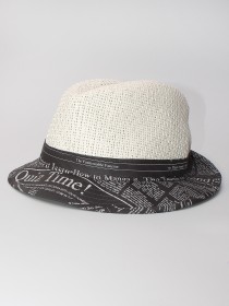 Шляпа белая соломенная с темно-серыми полями с газетным принтом цена