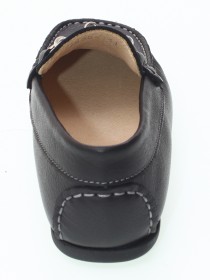 Туфли чёрные кожаные с металлической фурнитурой  цена