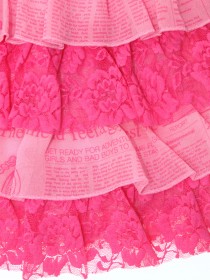 Платье розовое легкое с кружевом и оборками фото