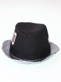 Шляпа чёрная с большими белыми буквами бренда цена