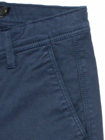 Брюки темно-синие с пуговицами на карманах и брендингом фото
