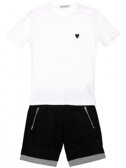 Комплект спортивный: белая футболка с брендингом и черные шорты с молниями