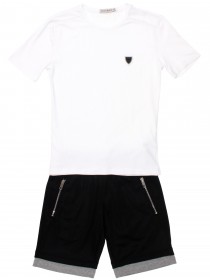 Комплект спортивный: белая футболка с брендингом и черные шорты с молниями фото