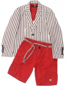 Костюм в морском стиле: пиджак в полоску и красные шорты фото