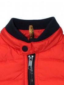 Куртка красная стёганая с трикотажным воротом и брендингом цена