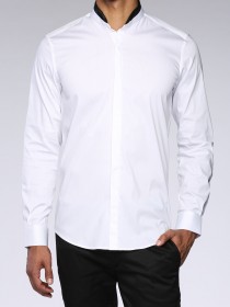 Рубашка белая с чёрным кожаным воротничком фото