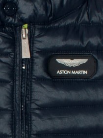 Куртка чёрная стеганая с яркой подкладкой и брендингом цена