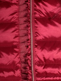 Комплект пуховой: вишневая куртка с капюшоном с натуральным мехом и чёрный полукомбинезон  фото