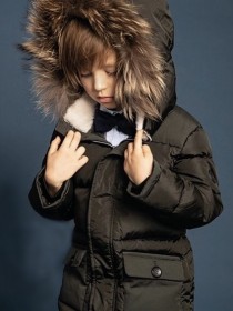 Комплект пуховой защитного цвета: куртка с натуральным мехом на капюшоне и полукомбинезон фото