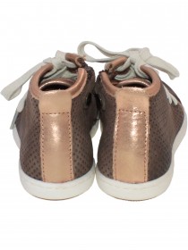 Ботинки темно-коричневые замшевые с белой подошвой и шнурками цена