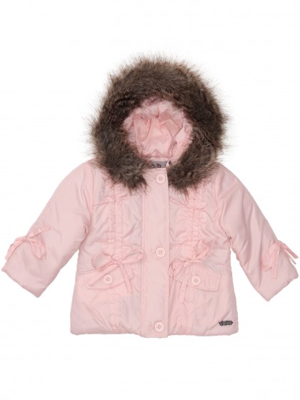 Куртка нежно розового цвета с мехом на капюшоне и декором в виде крупных пуговиц и завязок