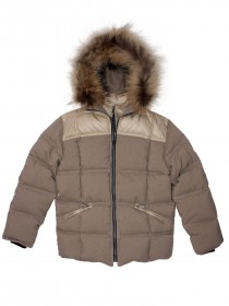 купить Комплект зимний пуховой: бежевая комбинированная куртка с натуральным мехом на капюшоне и коричневые штаны