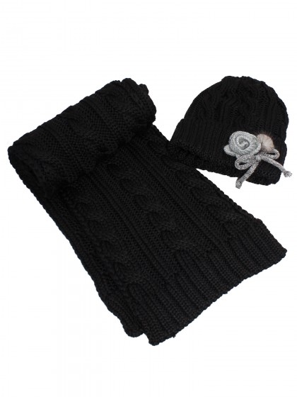 Комплект чёрный с серым украшением: шапка с шарфом