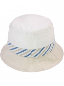 Шляпа белая с брендингом и отделкой в серо-голубую полоску фото