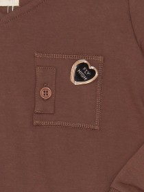 Туника коричневая с карманом и брошью "Сердечко" цена