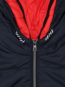 Куртка синяя с двойным капюшоном и красными вставками фото