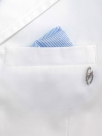 Пиджак белый с голубой подкладкой и платком в кармане  фото