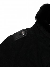 Пальто черное шерстяное с натуральным мехом на воротнике  цена