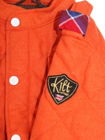 купить Куртка оранжевая стеганая с белыми кнопками и принтом на спине