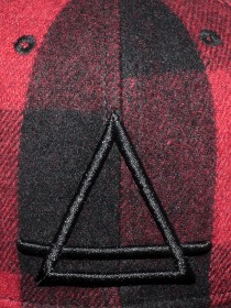 Кепка утепленная красная в чёрную клетку с ушками и логотипом цена