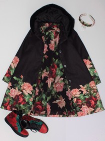 Пальто с капюшоном чёрное с розовыми и алыми розами цена
