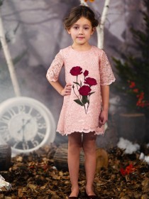 Платье персикого цвета кружевное с вышивкой "Роза" фото