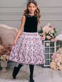 Платье с черным бархатным верхом и пышной розовой юбкой с бабочками  фото