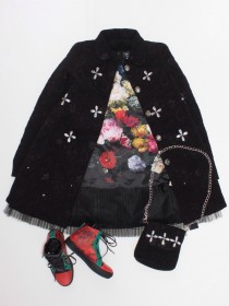 Платье чёрное сатин с разноцветными цветами цена