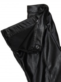 Комплект чёрный: кожаные штаны и жилетка фото