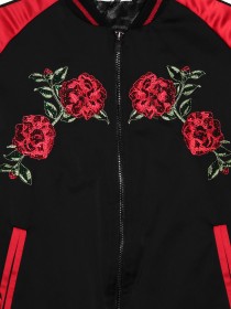 купить Костюм куртка-бомбер черная с красными и белыми вставками, принт "Розы" и штаны чёрные с брендингом