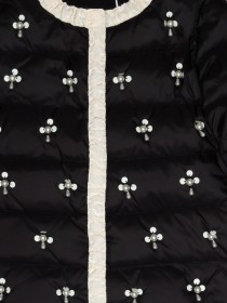 Куртка черная стеганая с бусинами фото