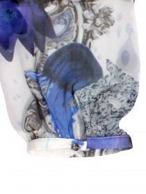 Блуза шёлковая белая с сине-серым абстрактным принтом фото