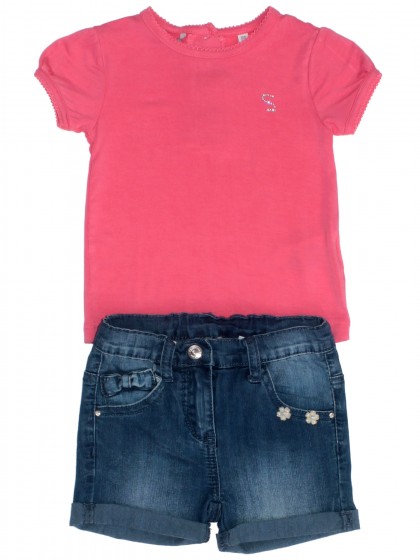 Комплект: розовая футболка и джинсовые шорты