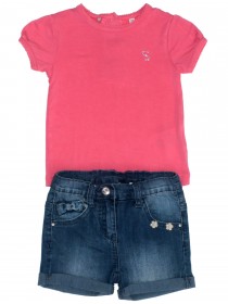 Комплект: розовая футболка и джинсовые шорты цена