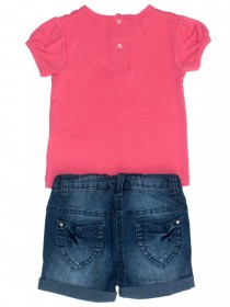 Комплект: розовая футболка и джинсовые шорты фото