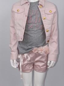 Комплект розовый куртка с золотистыми пуговицами и атласные шорты  цена