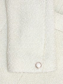 Пальто молочного цвета двубортное с отделкой белым мехом цена