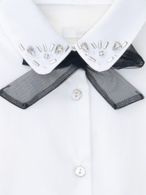 Блузка белая со стразами и чёрным бантиком цена