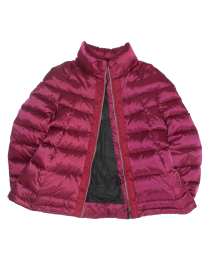 Пальто укороченное пуховое малинового цвета с капюшоном и пышной опушкой в цвет цена