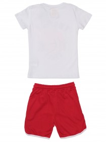 Комплект: белая футболка с мячом и красные шорты фото