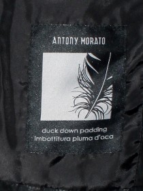 Куртка пуховая чёрная с капюшоном с водоотталкивающим покрытием фото