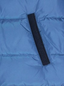 Комплект пуховой голубая куртка с темно-синими вставками и натуральным мехом на капюшоне и синий полукомбинезон цена