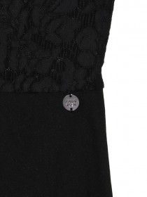 Платье чёрное с кружевным верхом и белым бантиком фото