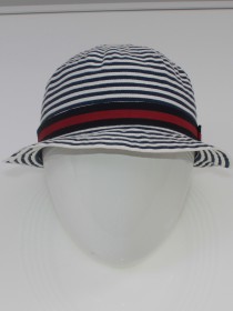 Шляпа белая в темно-синюю полоску в морском стиле
